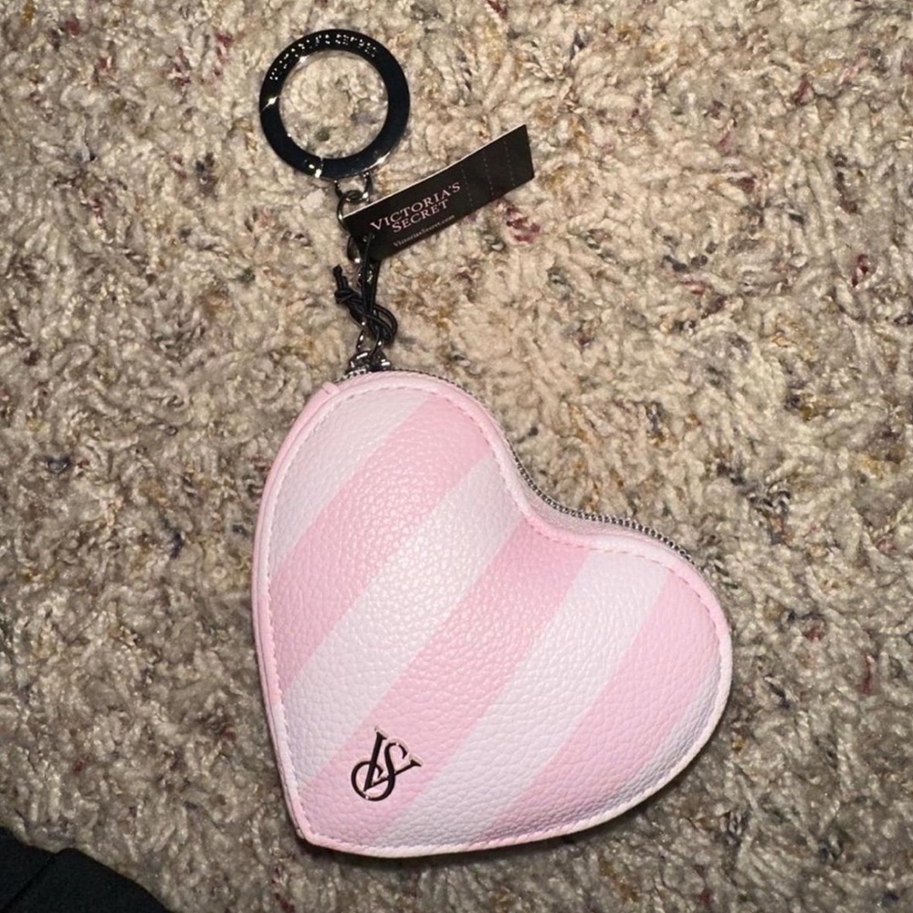Sexy Victoria’s Secret  stripped heart purse wallet head phones case bag 💓🤍💕